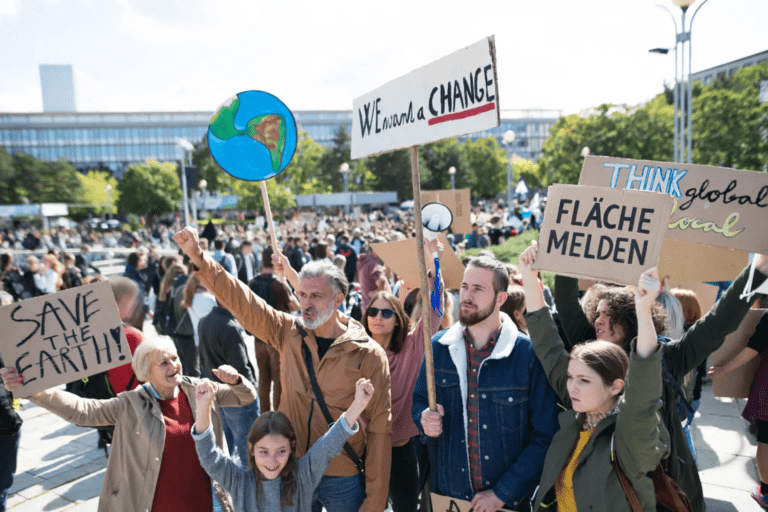 Menschen demonstrieren